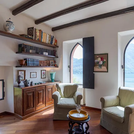 Stunning Castle In With Lake View Apartment