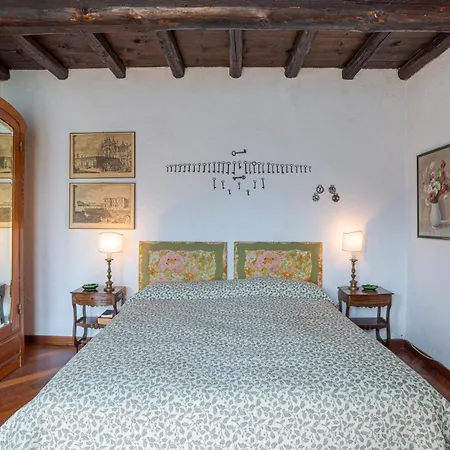 Stunning Castle In With Lake View Apartment