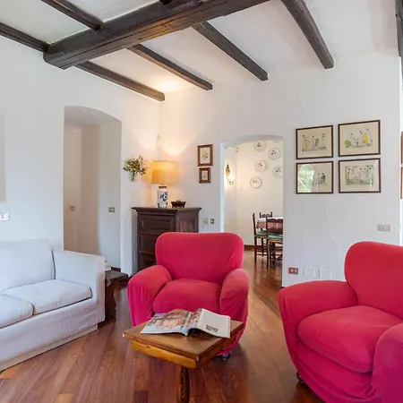 Stunning Castle In With Lake View Apartment *